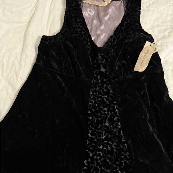 Mystree Black Velvet Devore Burnout Floral Sleeveless Tunic Top - Picture 8 of 11